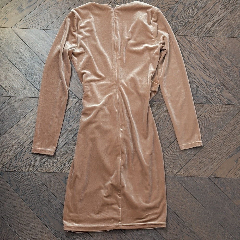 Le Chateau Long Sleeve Fitted Velvet Wrap Dress Pink Size XS. - Picture 4 of 8